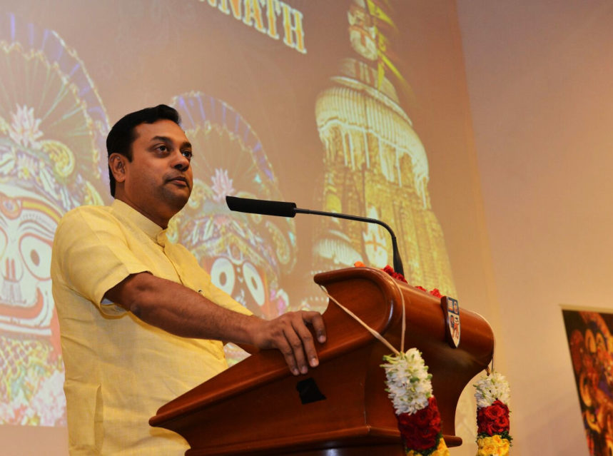 BJP’s Sambit Patra sang this song to woo voters in Puri img