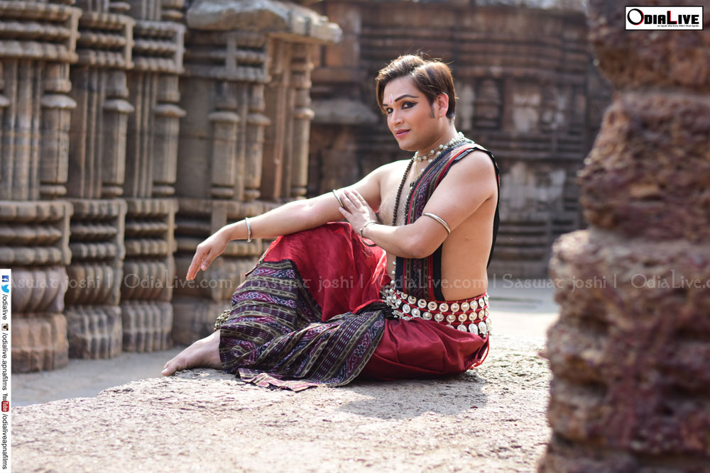 odissi-dancer